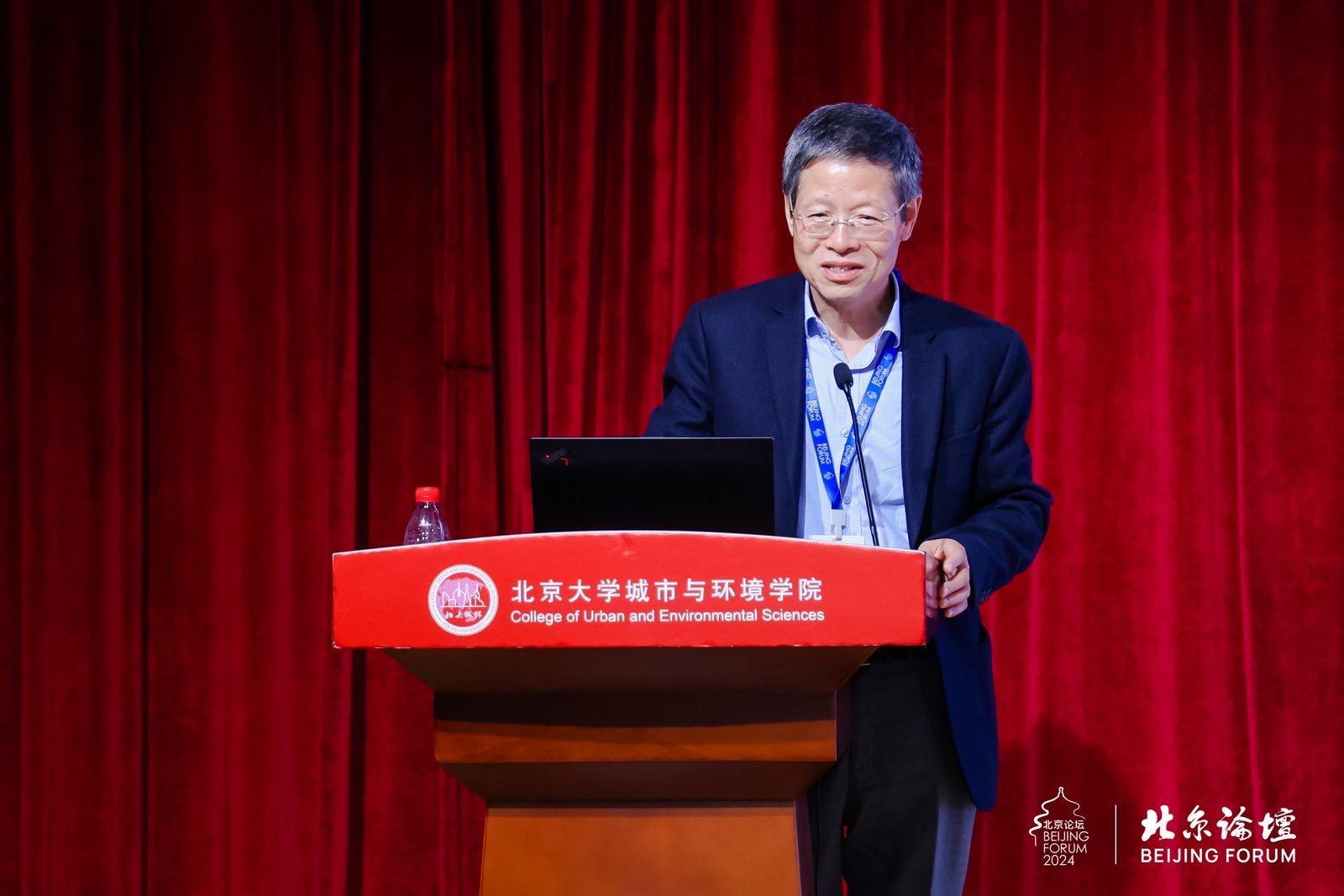 05a64399cd954097bdfeec7b3b5af52c.jpg 王亚平发表演讲.jpg