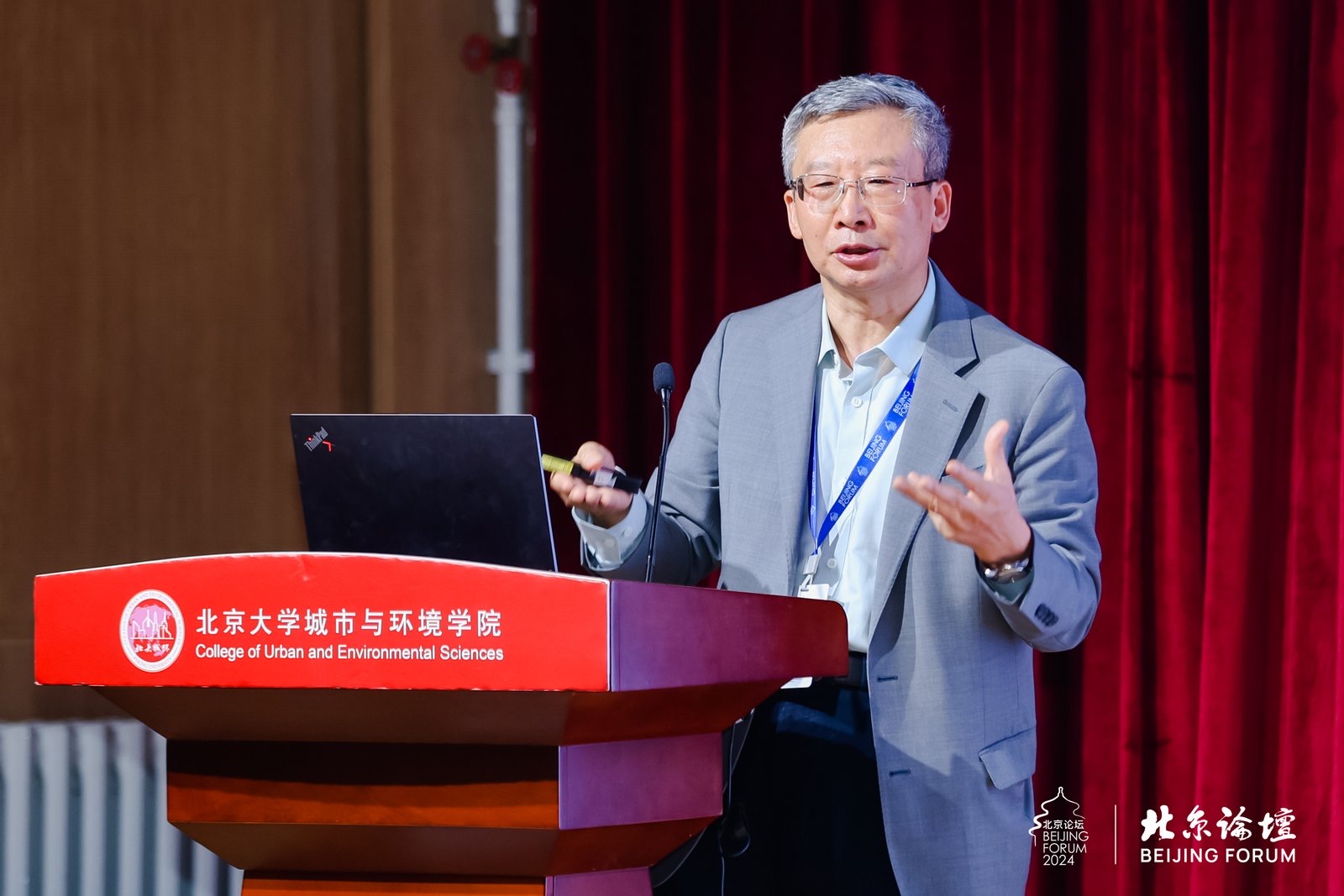 46927912d681465ab511cee423f9de7f.jpg 李国平发表演讲.jpg