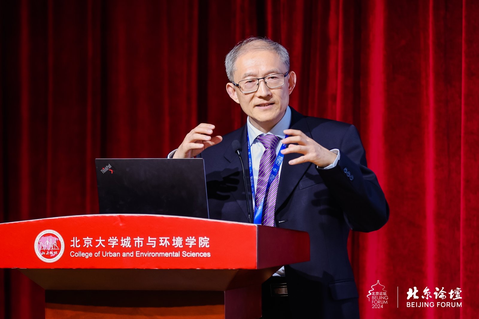 4dacf773aea1454487758bfb73793d30.jpg 吴缚龙发表演讲.jpg