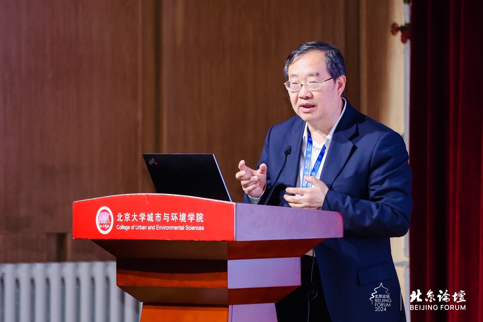 4f8f40990a704140b886571488665c60.jpg 刘守英发表演讲.jpg