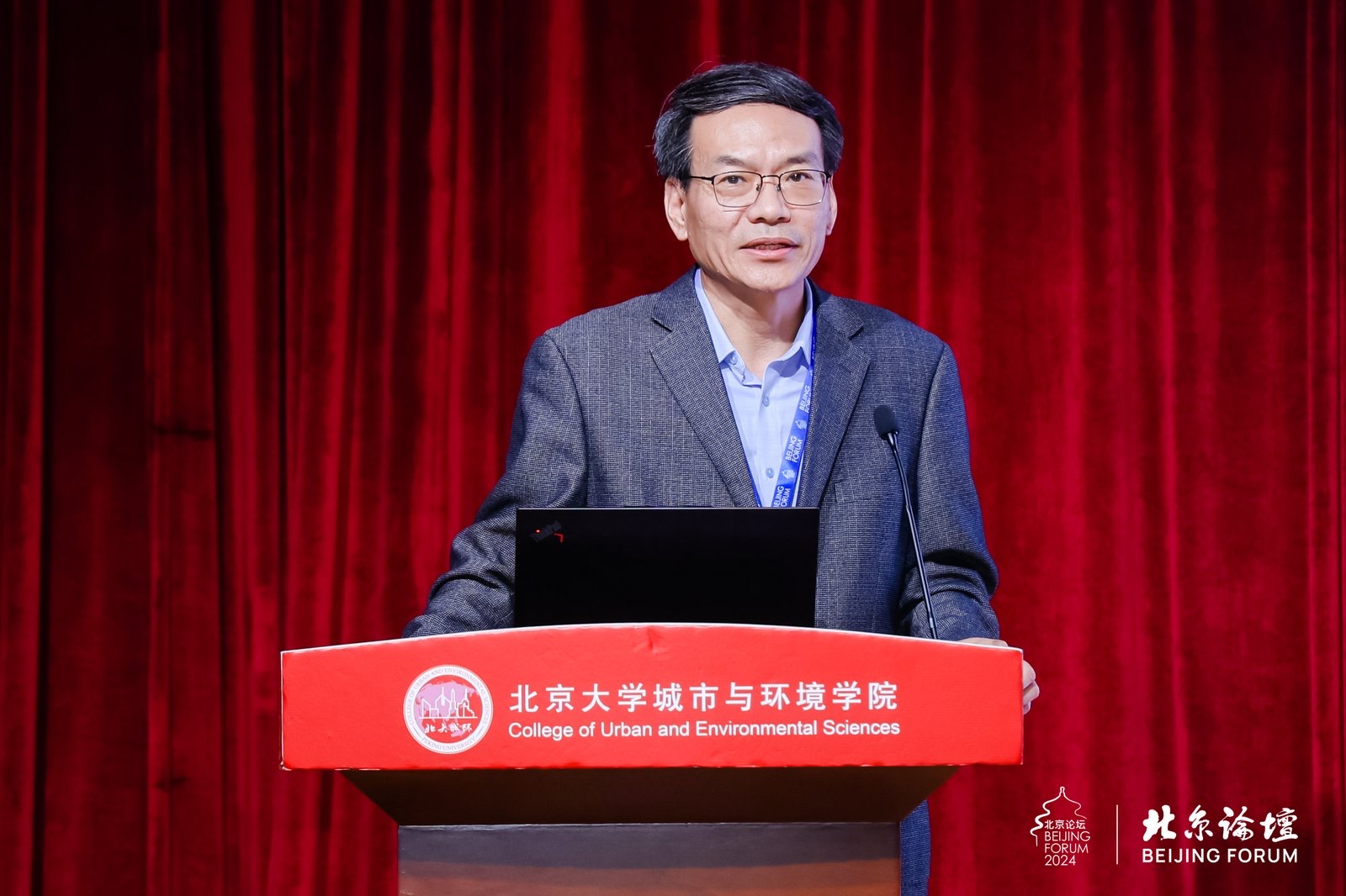 65a784e9183f4505b33131829be6b1c9.jpg 王志锋发表演讲.jpg