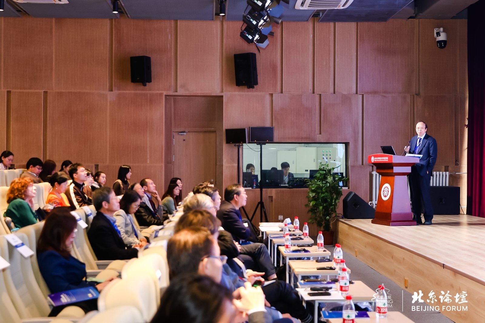 691505684b1c4646b61f7ce92a8e6a41.jpg 会议现场1.jpg