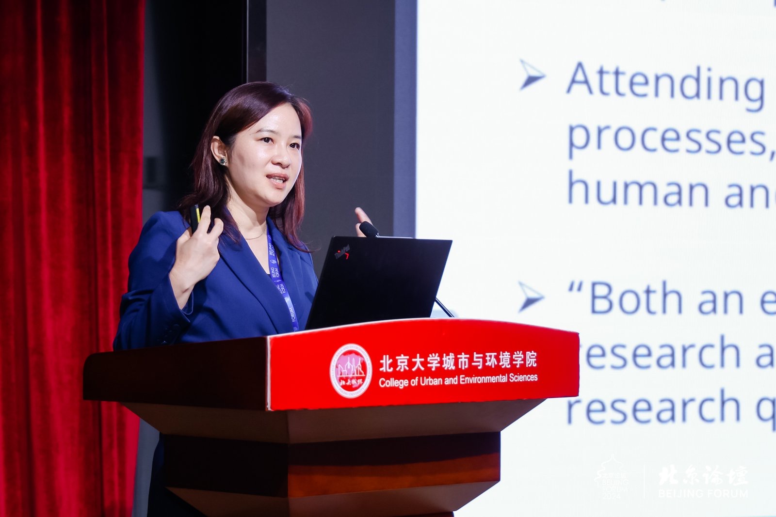 cd5f89bcdb514091b73f17636a4b6dd7.jpg 何深静发表演讲.jpg